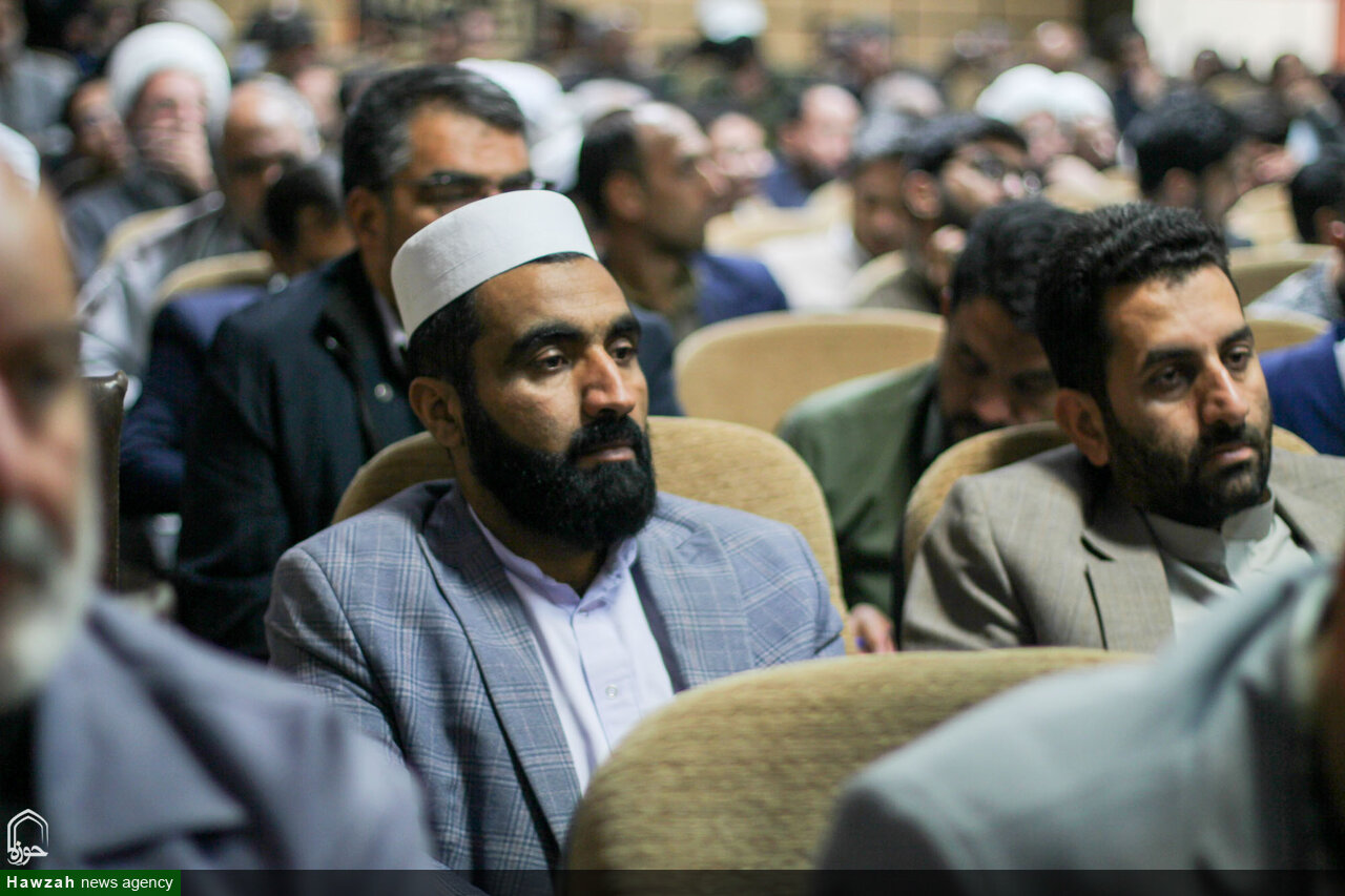 سیاست وابسته، خیانت به ملت است