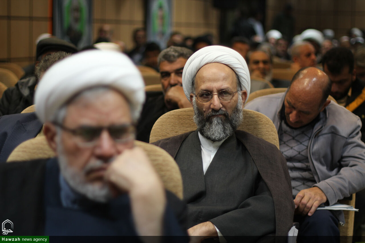 سیاست وابسته، خیانت به ملت است