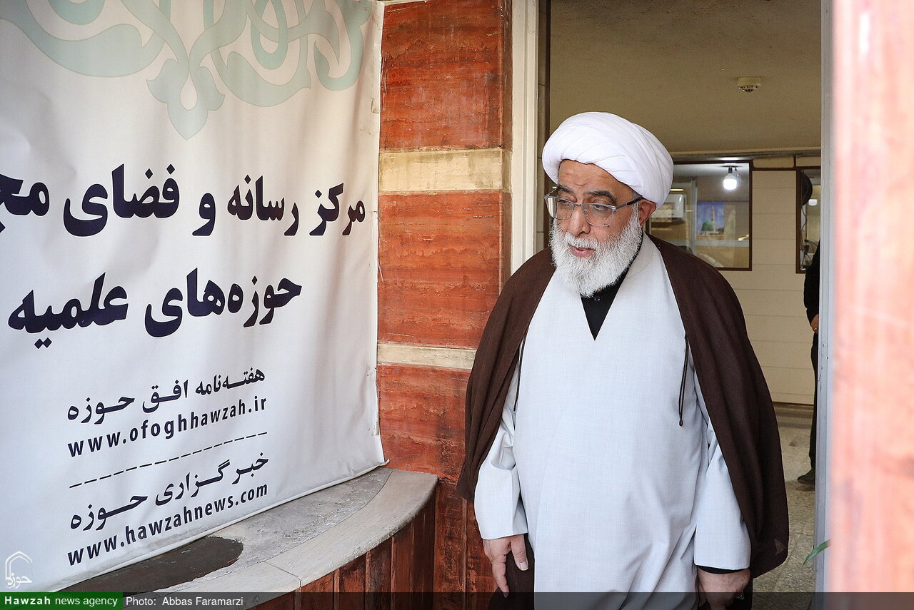 صور/ آية الله شَب‌زِندِه‌دار يزور "وكالة أنباء الحوزة"