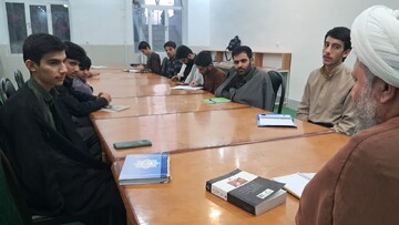 تصاویر/ نشست کانون‌ اخلاق و تربیت مدرسه علمیه امیرالمؤمنین(ع) آران و بیدگل