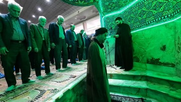 فیلم| قرائت دعای نزول باران بعد از نماز جمعه در مصلی امام خمینی(ره)خمین
