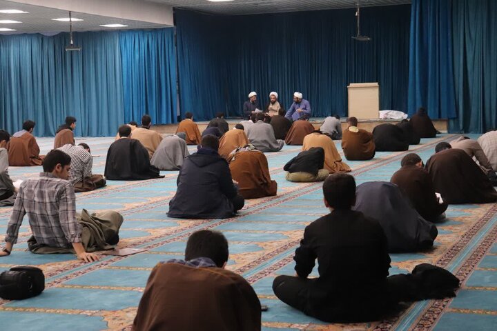 تصاویر/ آزمون علمی طلاب مدرسه علمیه امام خامنه ای ارومیه