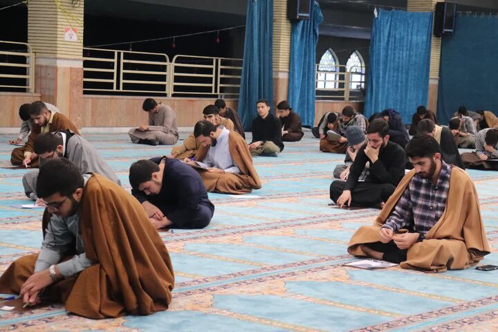 تصاویر/ آزمون علمی طلاب مدرسه علمیه امام خامنه ای ارومیه