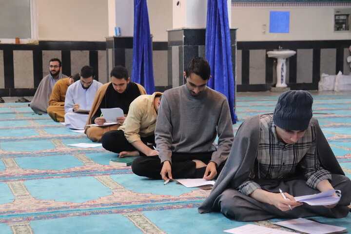 تصاویر/ آزمون علمی طلاب مدرسه علمیه امام خامنه ای ارومیه