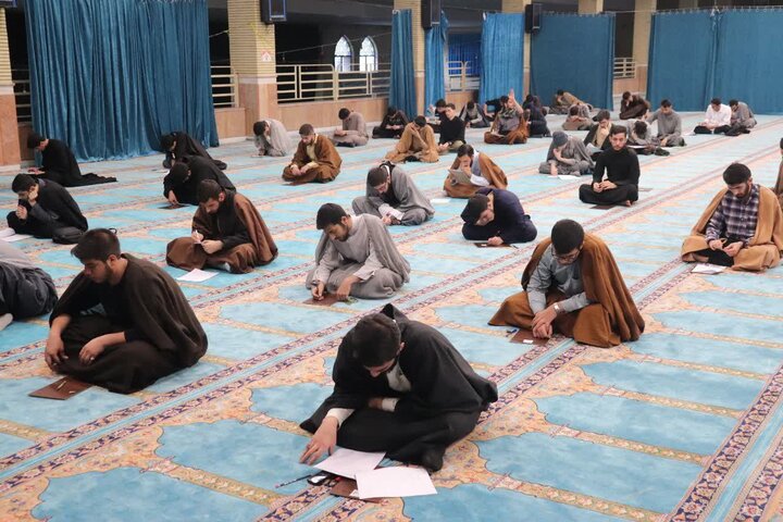 تصاویر/ آزمون علمی طلاب مدرسه علمیه امام خامنه ای ارومیه