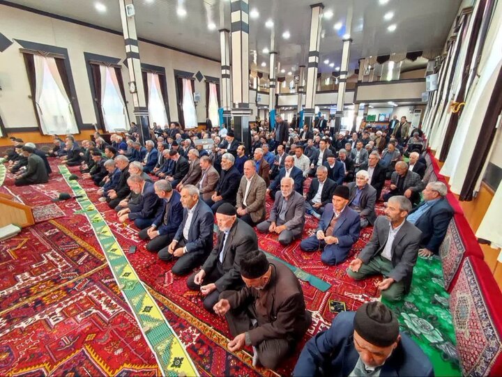 تصاویر/ نماز جمعه امروز شهرستان چهاربرج