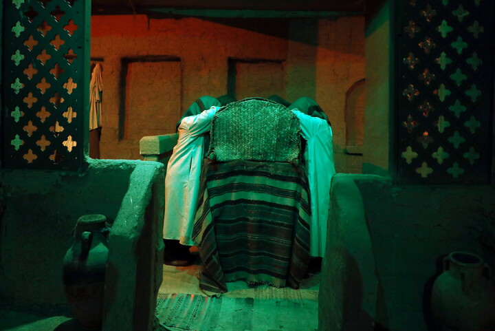 تصاویر/ نمایشگاه سوگواره حدیث غربت در کوچه های بنی هاشم