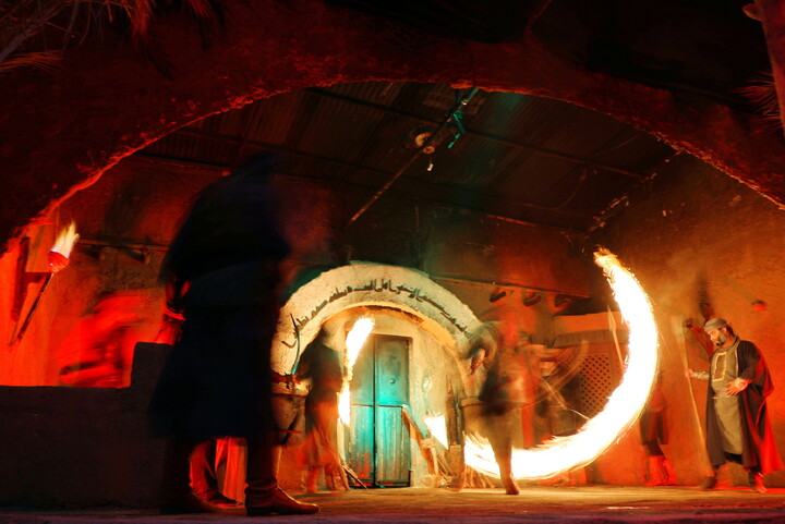 تصاویر/ نمایشگاه سوگواره حدیث غربت در کوچه های بنی هاشم