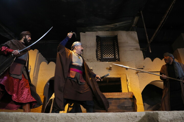 تصاویر/ نمایشگاه سوگواره حدیث غربت در کوچه های بنی هاشم