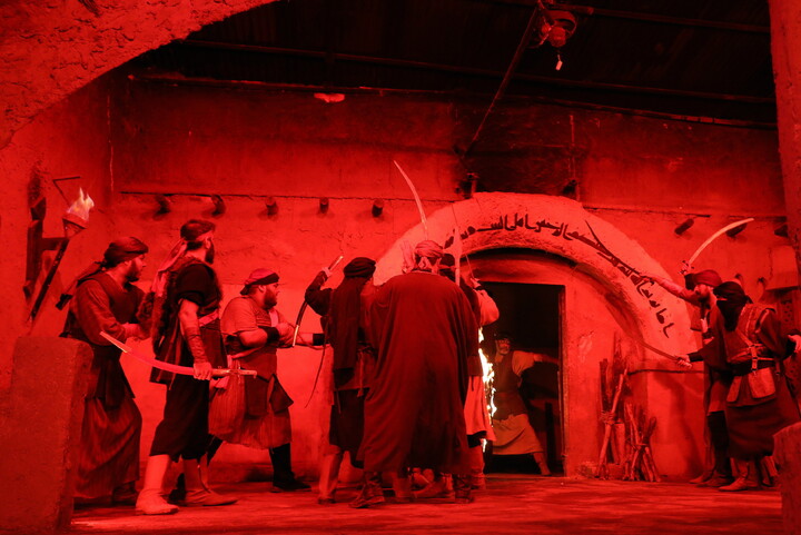 تصاویر/ نمایشگاه سوگواره حدیث غربت در کوچه های بنی هاشم