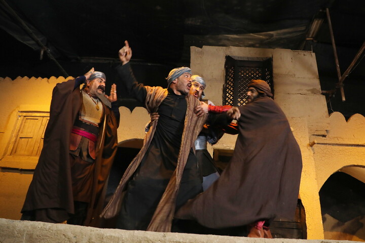 تصاویر/ نمایشگاه سوگواره حدیث غربت در کوچه های بنی هاشم