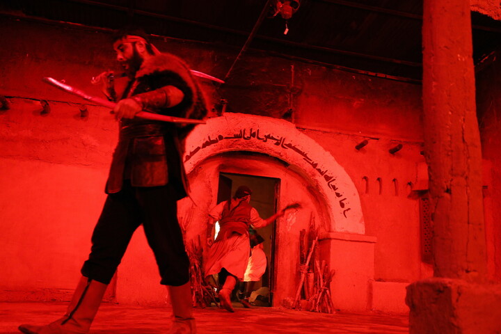 تصاویر/ نمایشگاه سوگواره حدیث غربت در کوچه های بنی هاشم