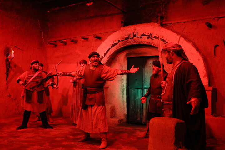 تصاویر/ نمایشگاه سوگواره حدیث غربت در کوچه های بنی هاشم