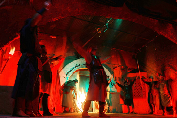 تصاویر/ نمایشگاه سوگواره حدیث غربت در کوچه های بنی هاشم