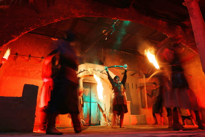 تصاویر/ نمایشگاه سوگواره حدیث غربت در کوچه های بنی هاشم