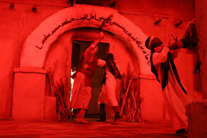 تصاویر/ نمایشگاه سوگواره حدیث غربت در کوچه های بنی هاشم