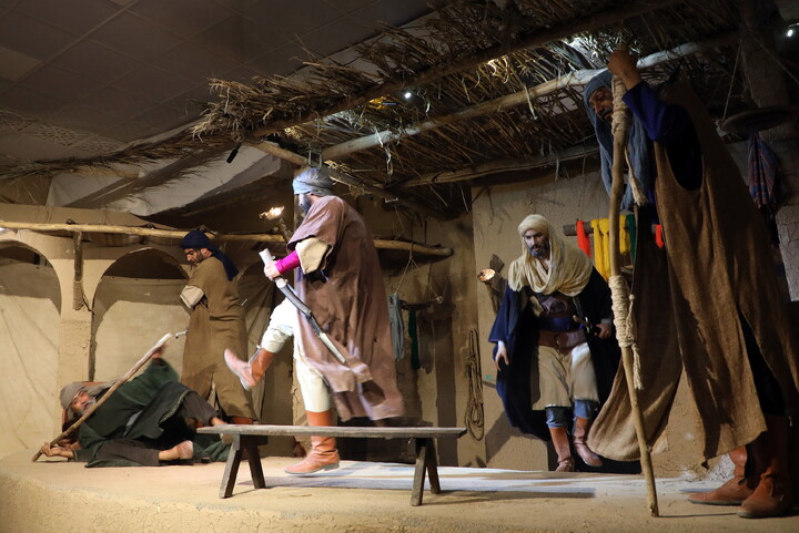 تصاویر/ نمایشگاه سوگواره حدیث غربت در کوچه های بنی هاشم