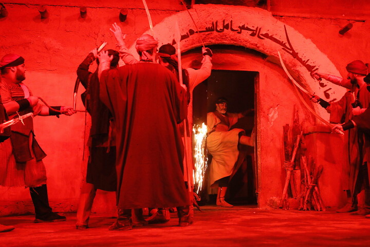 تصاویر/ نمایشگاه سوگواره حدیث غربت در کوچه های بنی هاشم