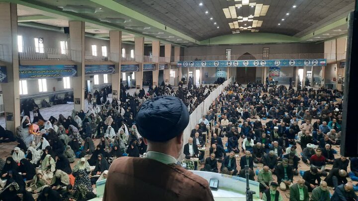 تصاویر/اقامه نماز عبادی سیاسی جمعه در خمین