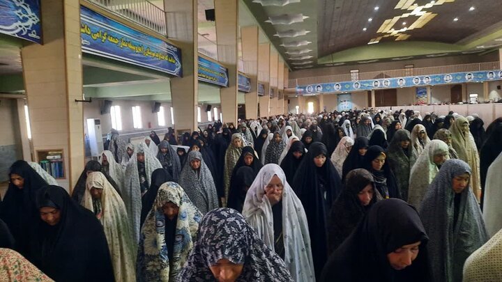 تصاویر/اقامه نماز عبادی سیاسی جمعه در خمین