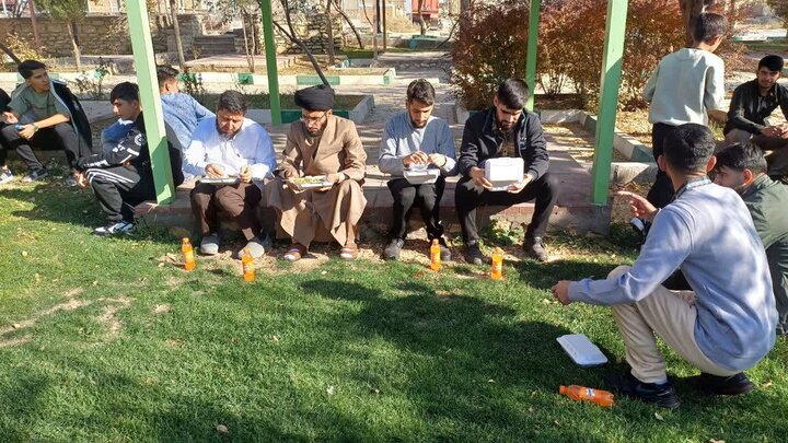 تصاویر/اعزام طلاب مدرسه علمیه امام صادق (ع) بیجار به زیارت حرم رضوی