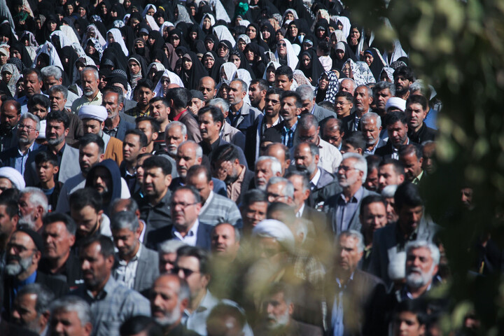 تصاویر| اقامه نماز باران در صحن مصلای المهدی بیرجند