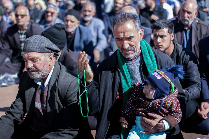 تصاویر| اقامه نماز باران در صحن مصلای المهدی بیرجند