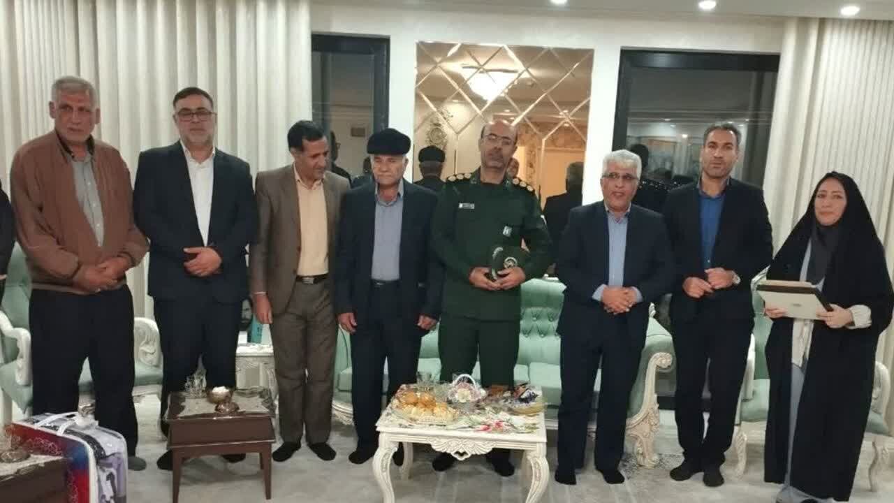 شهداء اسوه‌های ایثار و فداکاری هستند