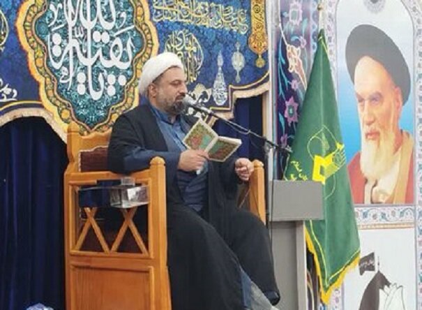 سیره فاطمه زهرا(س) چراغ راه جامعه در عصر جنگ نرم است