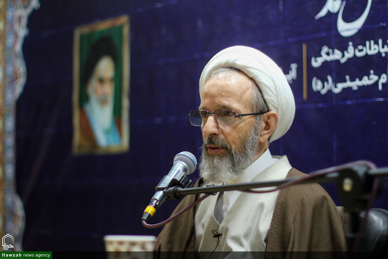 دشمن نے فوجی اور سیاسی محاذوں پر ناکامی کے بعد اپنی پوری قوت ثقافتی جنگ پر لگا دی ہے: آیت اللہ رجبی