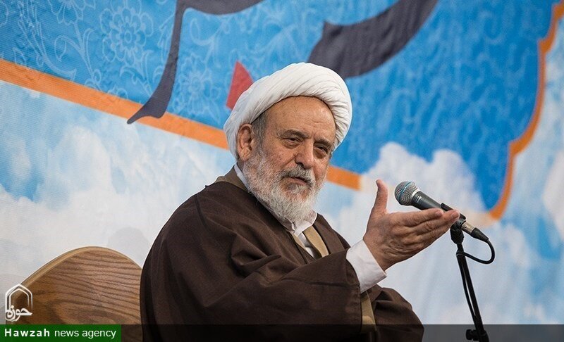 क़यामत में बे मारफत इंसान की कोई क़द्र नहीं हैं।उस्ताद हुसैन अंसारियान