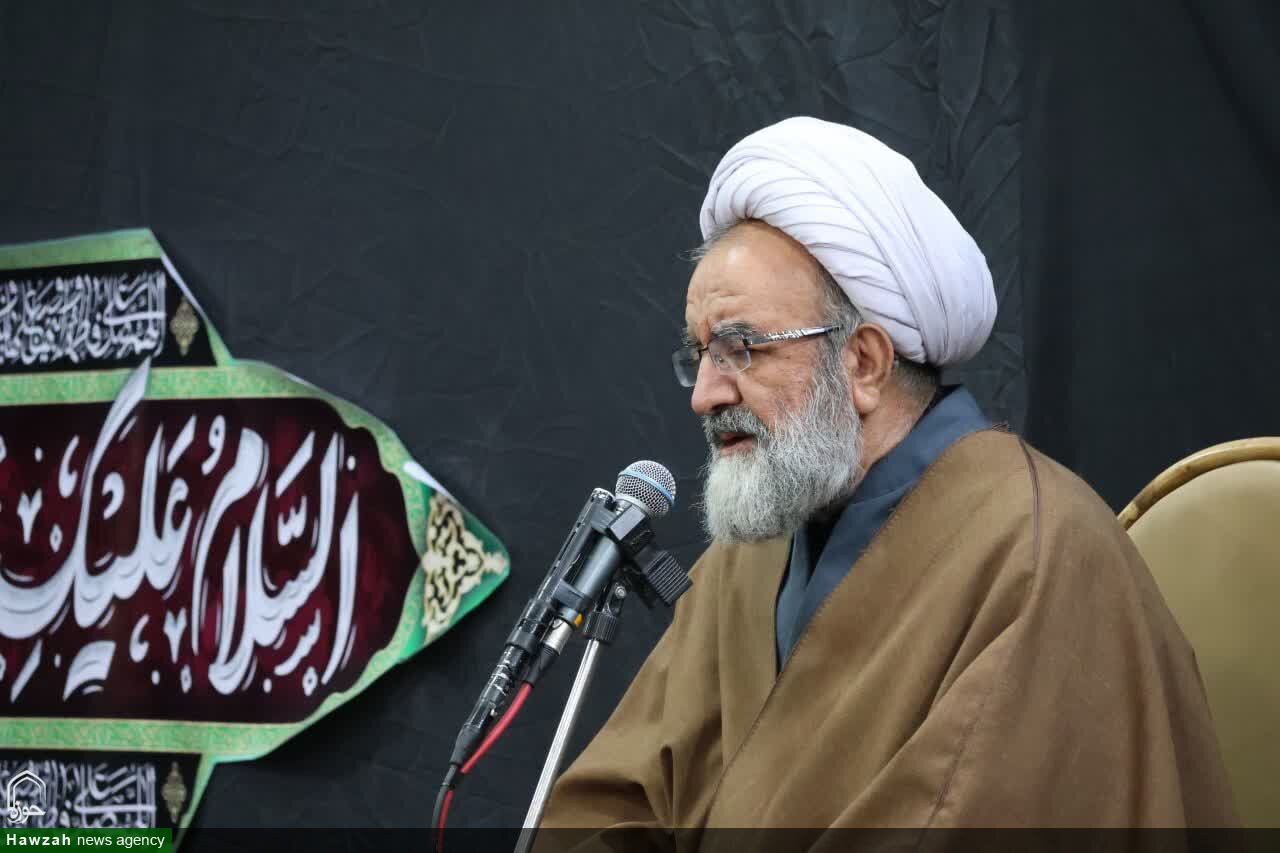 حضرت زهرا (س) حلقه وصل رسالت و امامت است