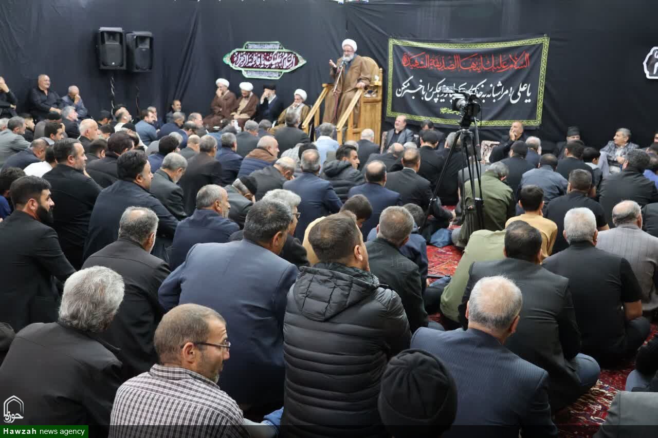 حضرت زهرا (س) حلقه وصل رسالت و امامت است