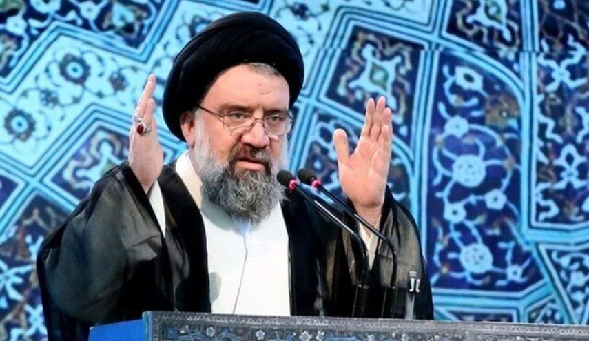 خطيب جمعة طهران يدعو لرفع شكوى ضد ترامب في المحافل الدولية