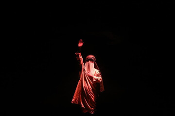 نمایش آیینی خانه‌ای از گل و اندوه؛ روایتی از بیت‌الاحزان حضرت زهرا (س)