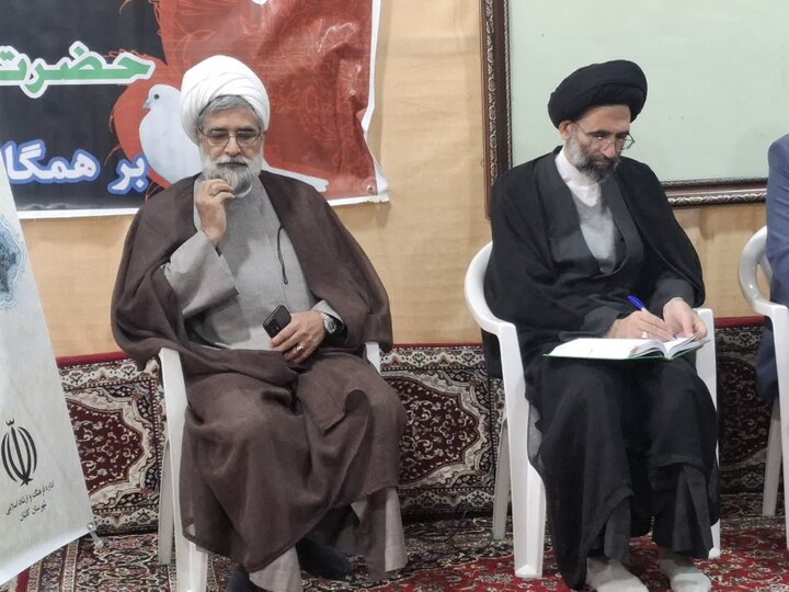 تصاویر/ دیدار رییس اداره فرهنگ و ارشاداسلامی و جمعی از ناشران و مولفین با نماینده ولی فقیه در کاشان