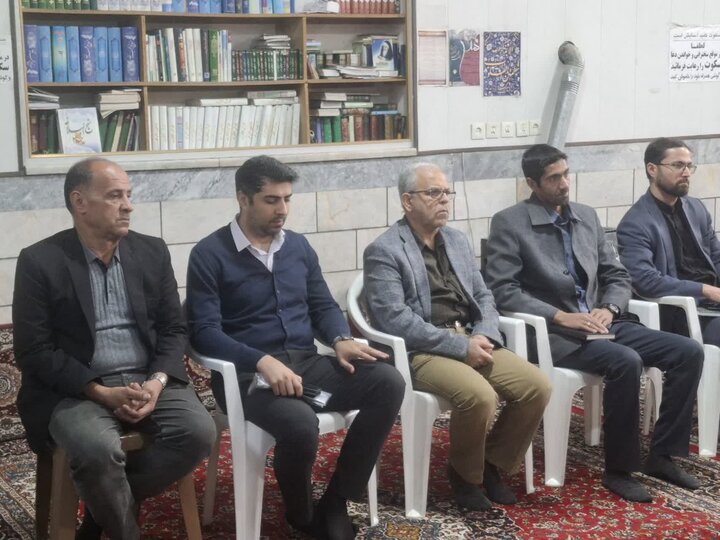 تصاویر/ دیدار رییس اداره فرهنگ و ارشاداسلامی و جمعی از ناشران و مولفین با نماینده ولی فقیه در کاشان