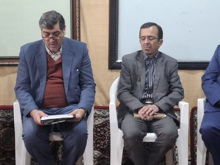 تصاویر/ دیدار رییس اداره فرهنگ و ارشاداسلامی و جمعی از ناشران و مولفین با نماینده ولی فقیه در کاشان
