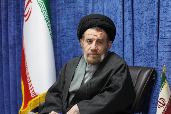 تصاویر/دیدار فرمانده انتظامی خرم آباد با نماینده ولی‌فقیه در استان لرستان و امام جمعه خرم‌آباد