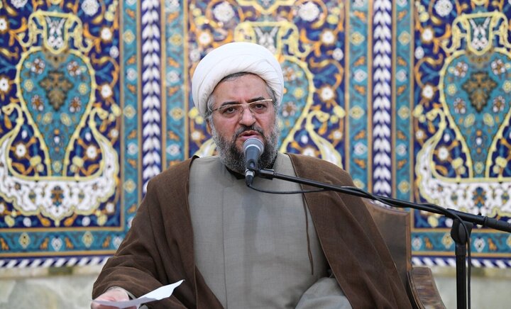 Глава исследовательского центра по этике и психологии заявил:
Коран предлагает способ «умеренного ожидания» для снижения психологического давления