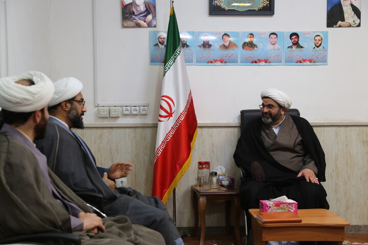 تصاویر/دیدار مسئول دفتر نمایندگی ولی فقیه در سپاه حضرت ولیعصر (عج) استان خوزستان با مدیر حوزه علمیه خوزستان