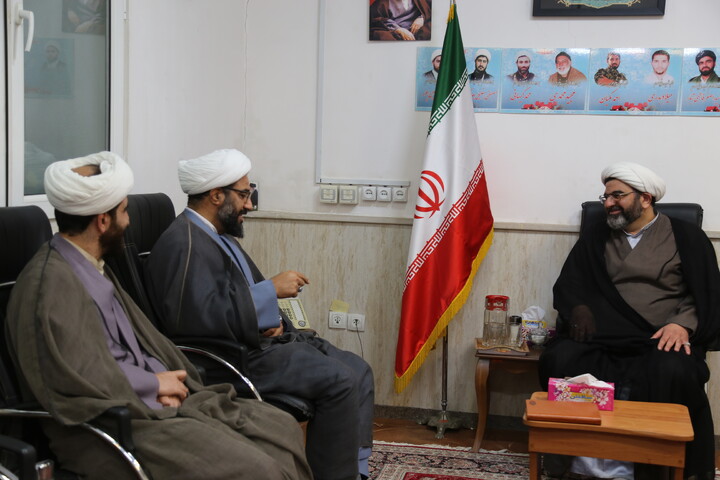 تصاویر/دیدار مسئول دفتر نمایندگی ولی فقیه در سپاه حضرت ولیعصر (عج) استان خوزستان با مدیر حوزه علمیه خوزستان