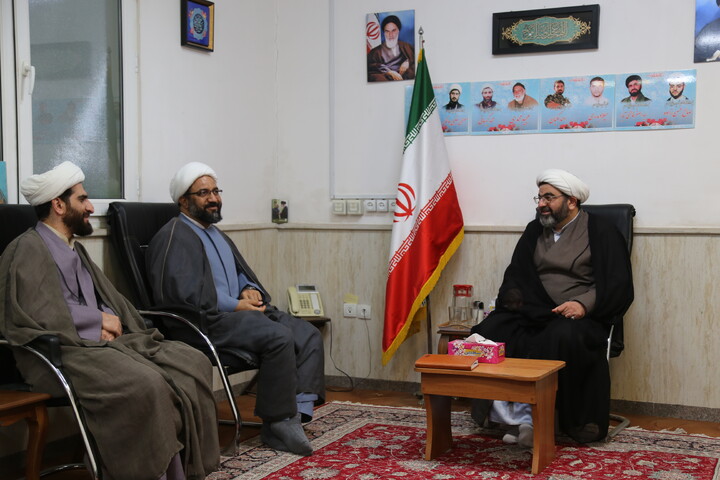 تصاویر/دیدار مسئول دفتر نمایندگی ولی فقیه در سپاه حضرت ولیعصر (عج) استان خوزستان با مدیر حوزه علمیه خوزستان