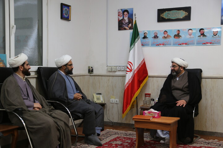 تصاویر/دیدار مسئول دفتر نمایندگی ولی فقیه در سپاه حضرت ولیعصر (عج) استان خوزستان با مدیر حوزه علمیه خوزستان