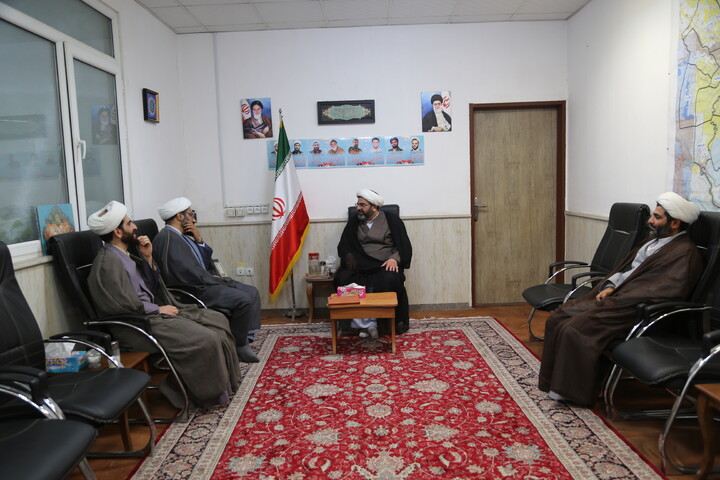تصاویر/دیدار مسئول دفتر نمایندگی ولی فقیه در سپاه حضرت ولیعصر (عج) استان خوزستان با مدیر حوزه علمیه خوزستان