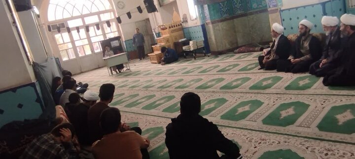 تصاویر/ درس اخلاق طلاب مدرسه علمیه آیت‌الله مدنی کاشانی(ره)