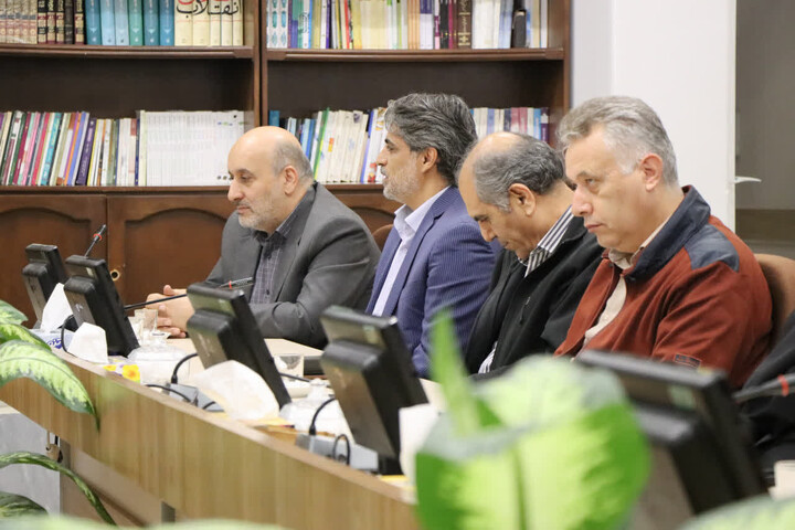 تصاویر| دیدار امام جمعه زنجان با مدیرکل و مسئولین نهاد کتابخانه‌های عمومی استان زنجان