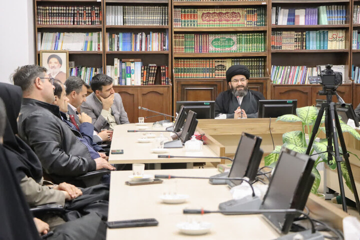 تصاویر| دیدار امام جمعه زنجان با مدیرکل و مسئولین نهاد کتابخانه‌های عمومی استان زنجان