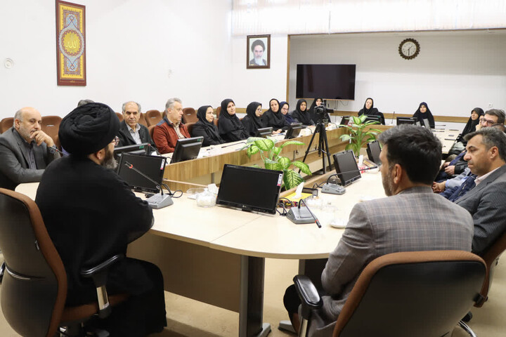 تصاویر| دیدار امام جمعه زنجان با مدیرکل و مسئولین نهاد کتابخانه‌های عمومی استان زنجان