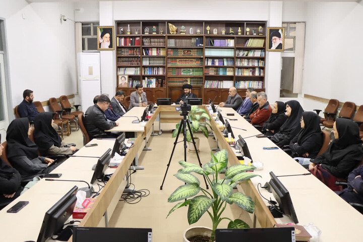 تصاویر| دیدار امام جمعه زنجان با مدیرکل و مسئولین نهاد کتابخانه‌های عمومی استان زنجان